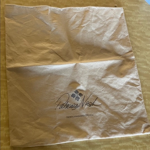Patricia Nash Tan Storage / Dust large 16” x 18” inch Bag / new 2 bags - Picture 1 of 5